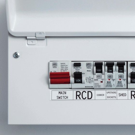 BROTHER Bluetooth connectable electrician labeller 24mm max tape QWERTY keyboard delivered with case and 4 ribbons