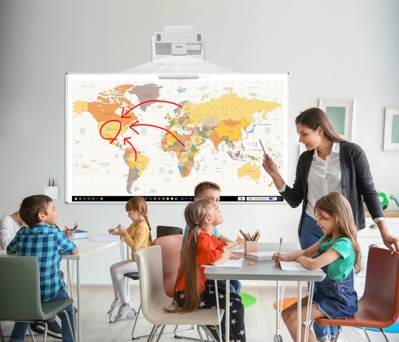 EPSON EB-1485Fi 3LCD Full HD Ultra-short distance projector 5000 Lumen 0.27:1-0.37:1 incl. finger touch unit