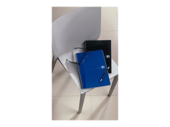1 Cahier spirale Oxford Essentials A4, 5x5, 180 pages noir