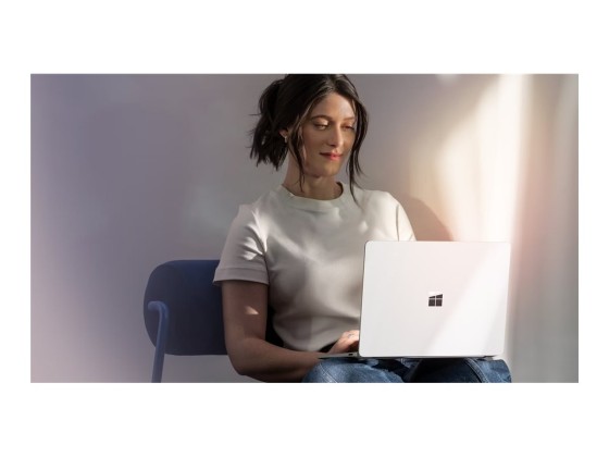 Microsoft Surface Laptop - Ecran Tactile 13.8" - Copilot+ PC - Snapdragon X Elite - 16Go RAM - 512Go SSD - Windows 11 Home - Platine (7ème Edition)