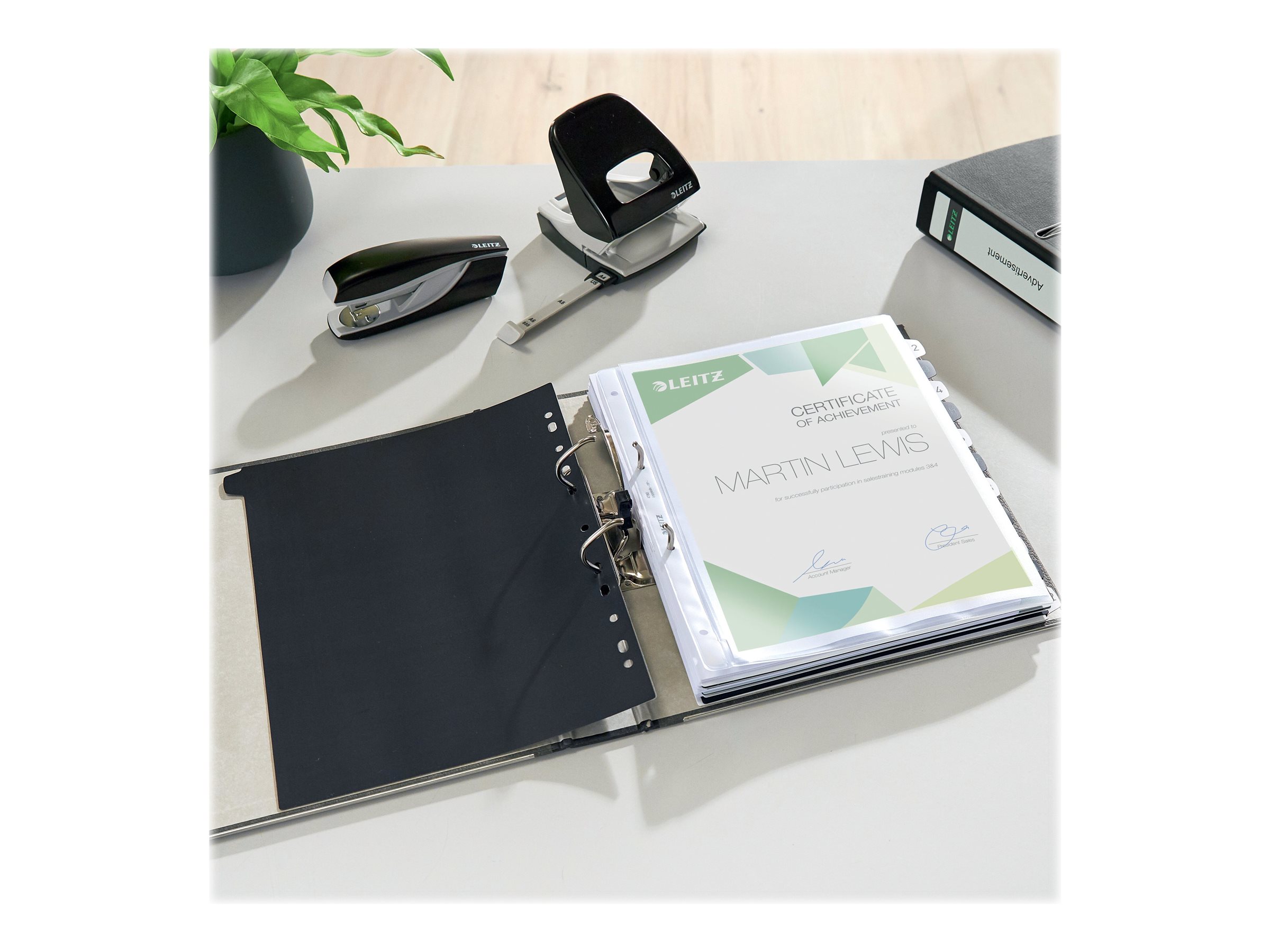 1 Classeur à levier LEITZ 180° - Dos 4 cm- marbré noir