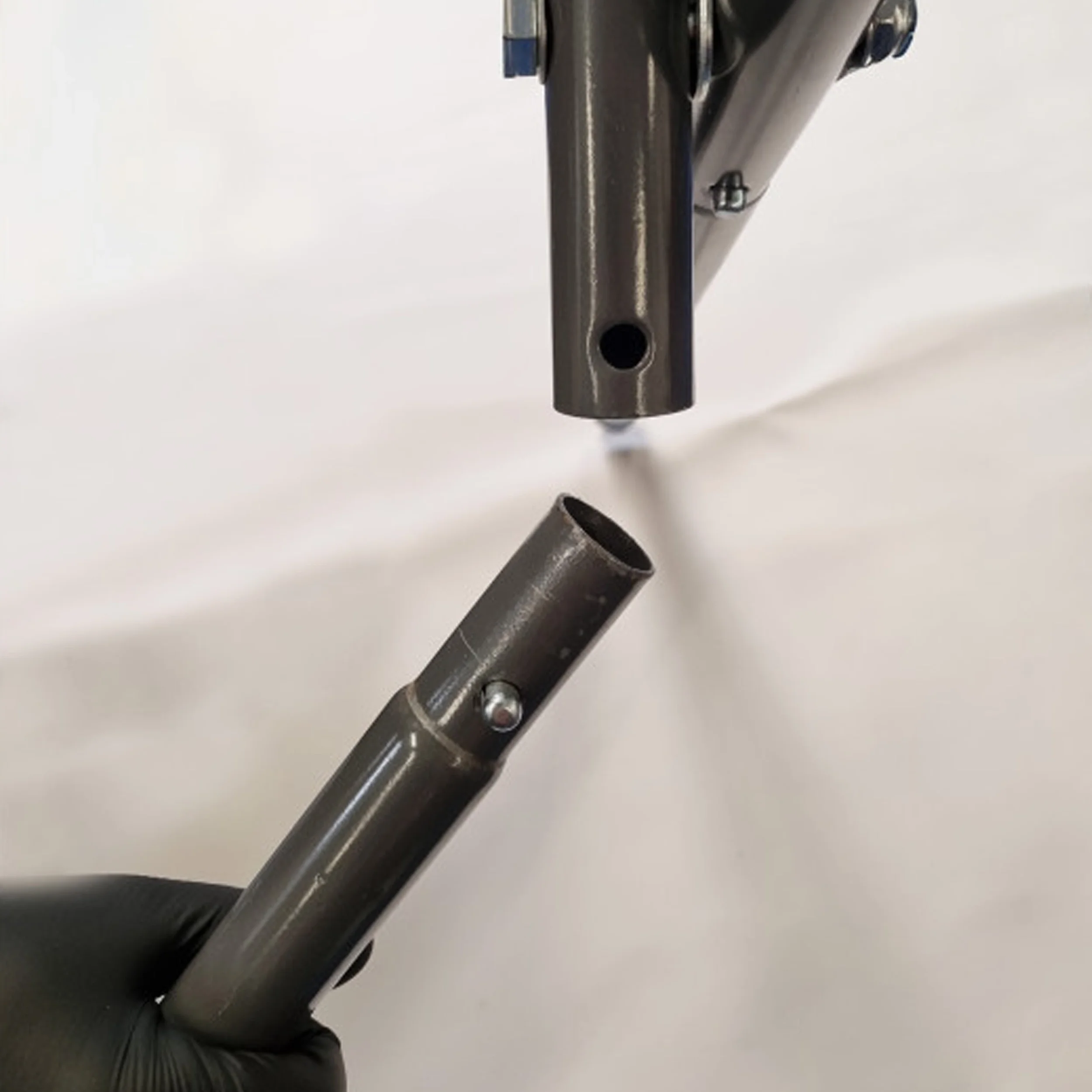 TABLE AJUSTABLE EN ACIER AVEC MOUSSE 