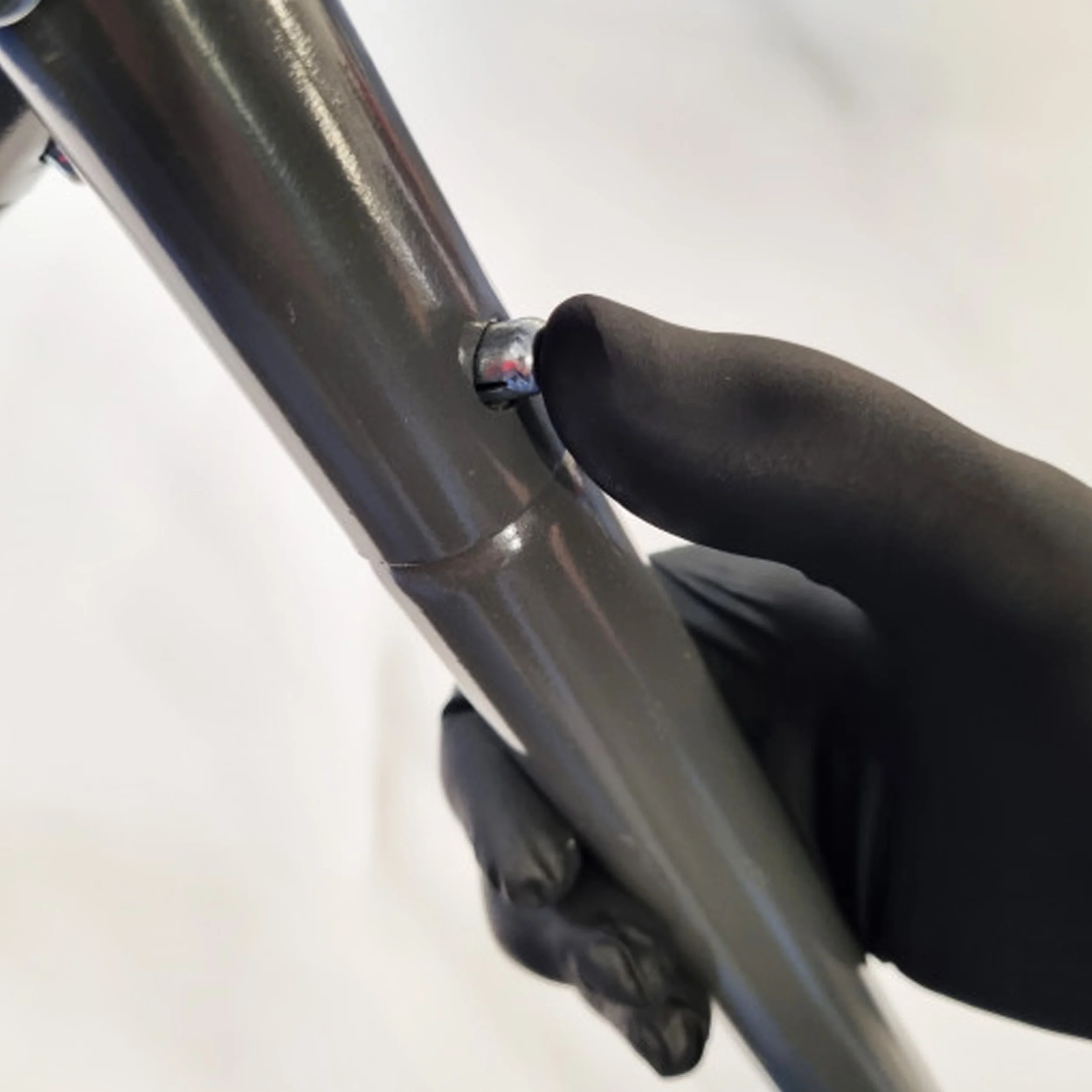 TABLE AJUSTABLE EN ACIER AVEC MOUSSE 