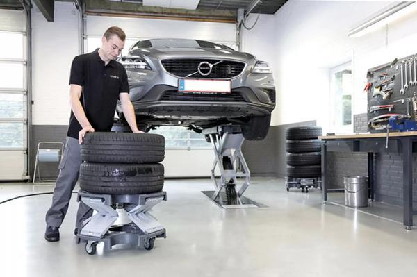 CHARIOT DE MANUTENTION DES ROUES