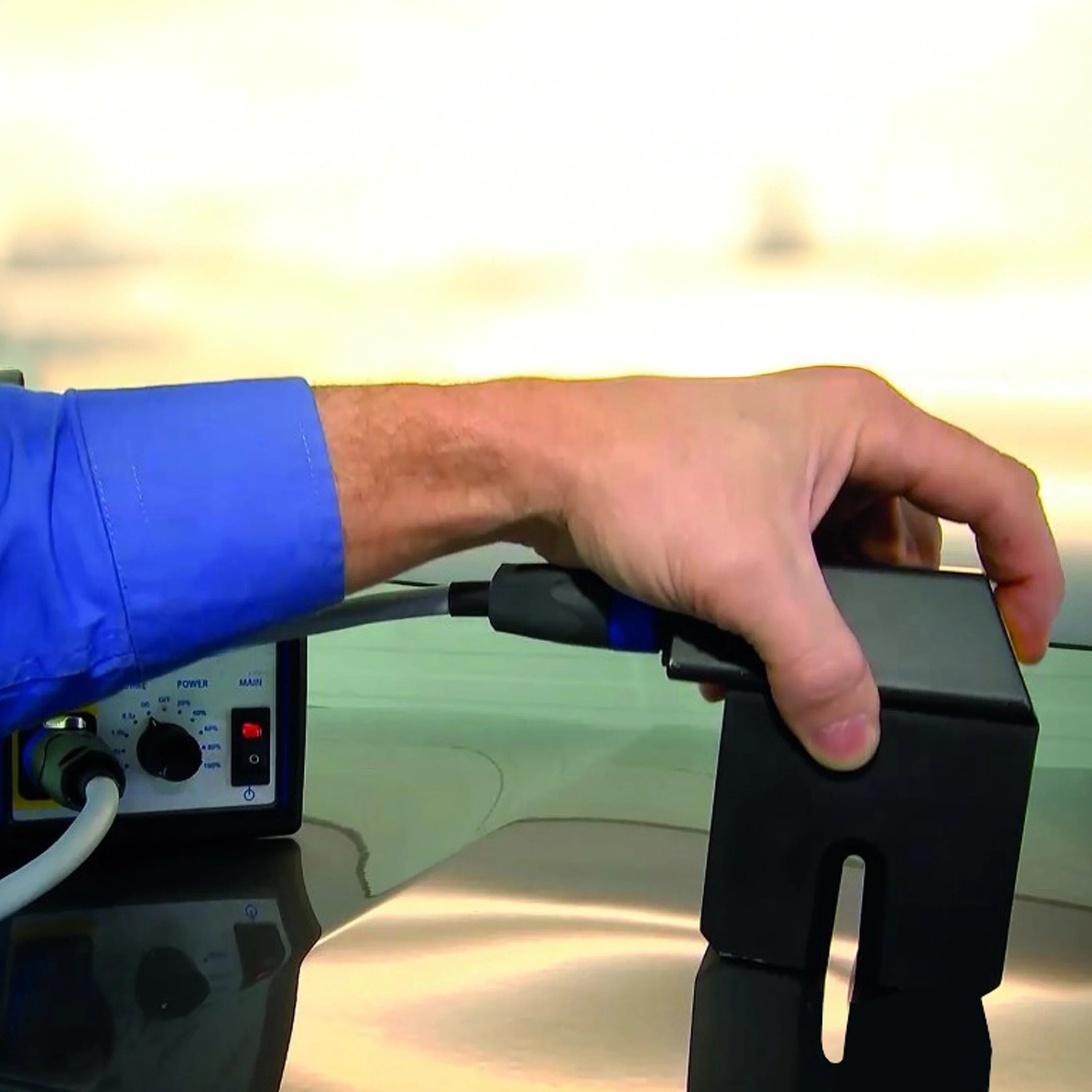 SYSTÈME À INDUCTION DÉBOSSELAGE POUR ALUMINIUM