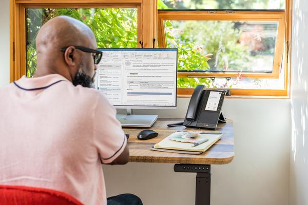 POLY Téléphone multimédia professionnel CCX 500 pour Microsoft Teams et compatible PoE