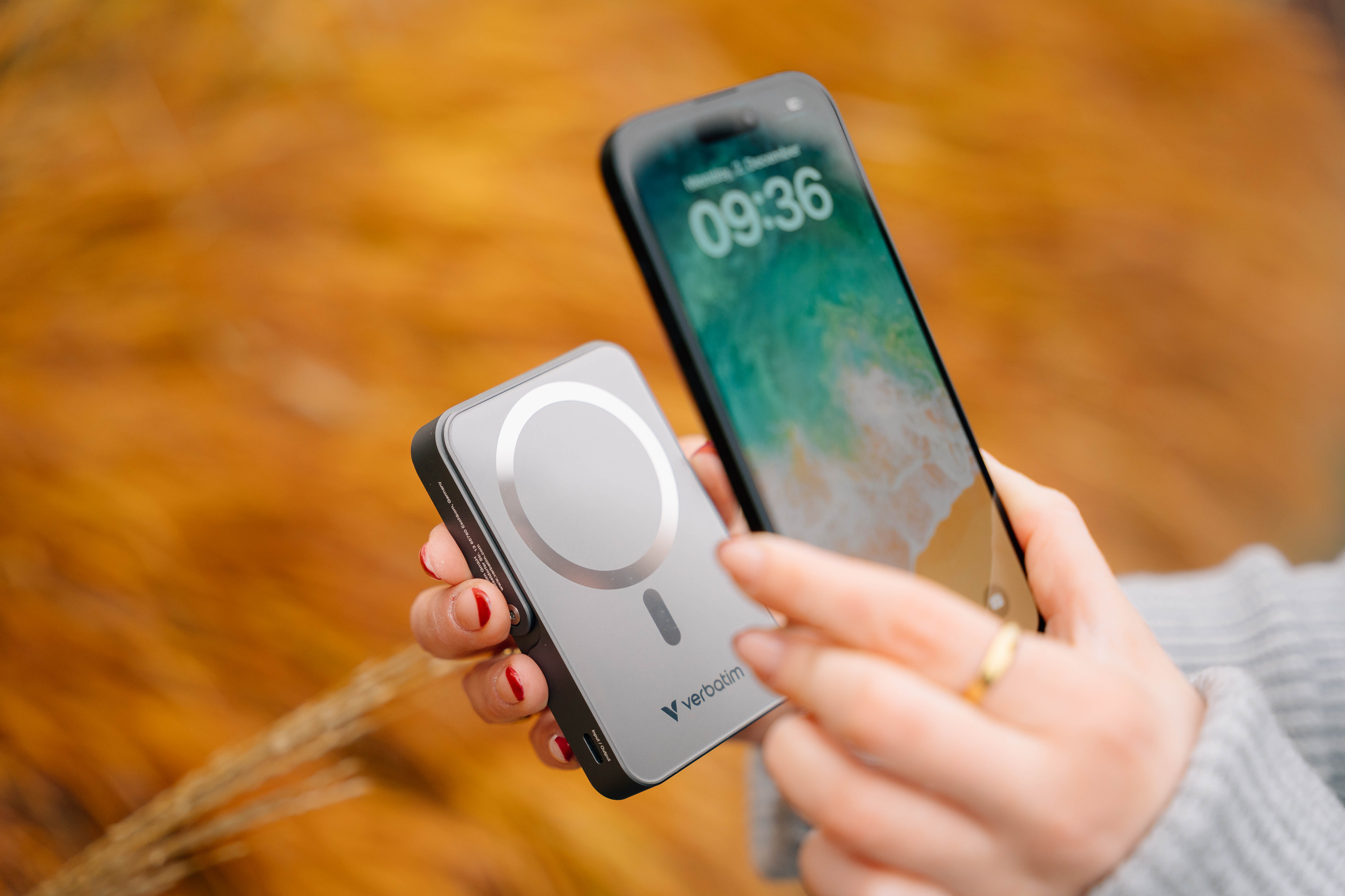 Verbatim Charge 'n' Go Magnetic Wireless Lithium Polymère (LiPo) 10000 mAh Recharge sans fil Gris