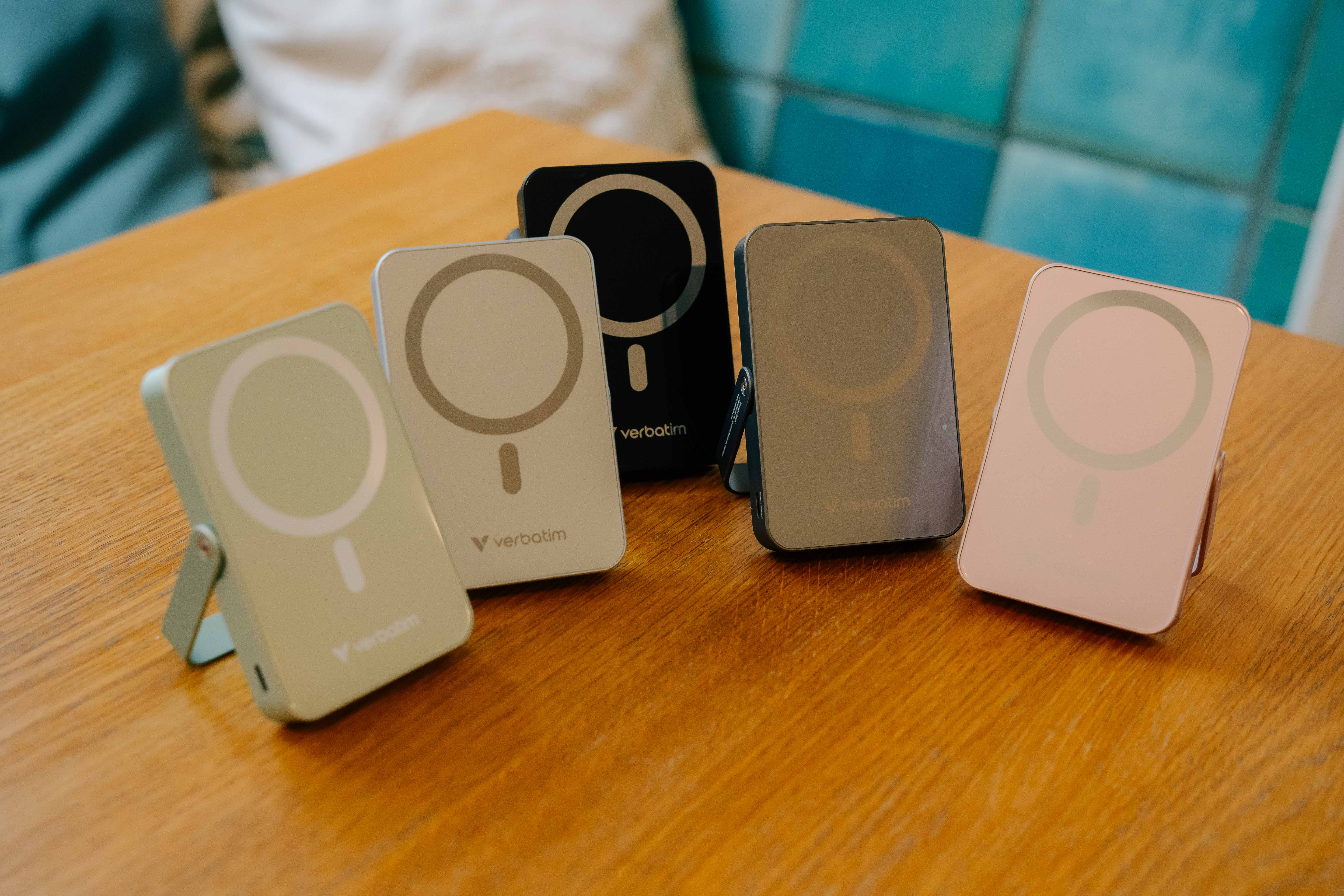 Verbatim Charge 'n' Go Magnetic Wireless Lithium Polymère (LiPo) 10000 mAh Recharge sans fil Bleu