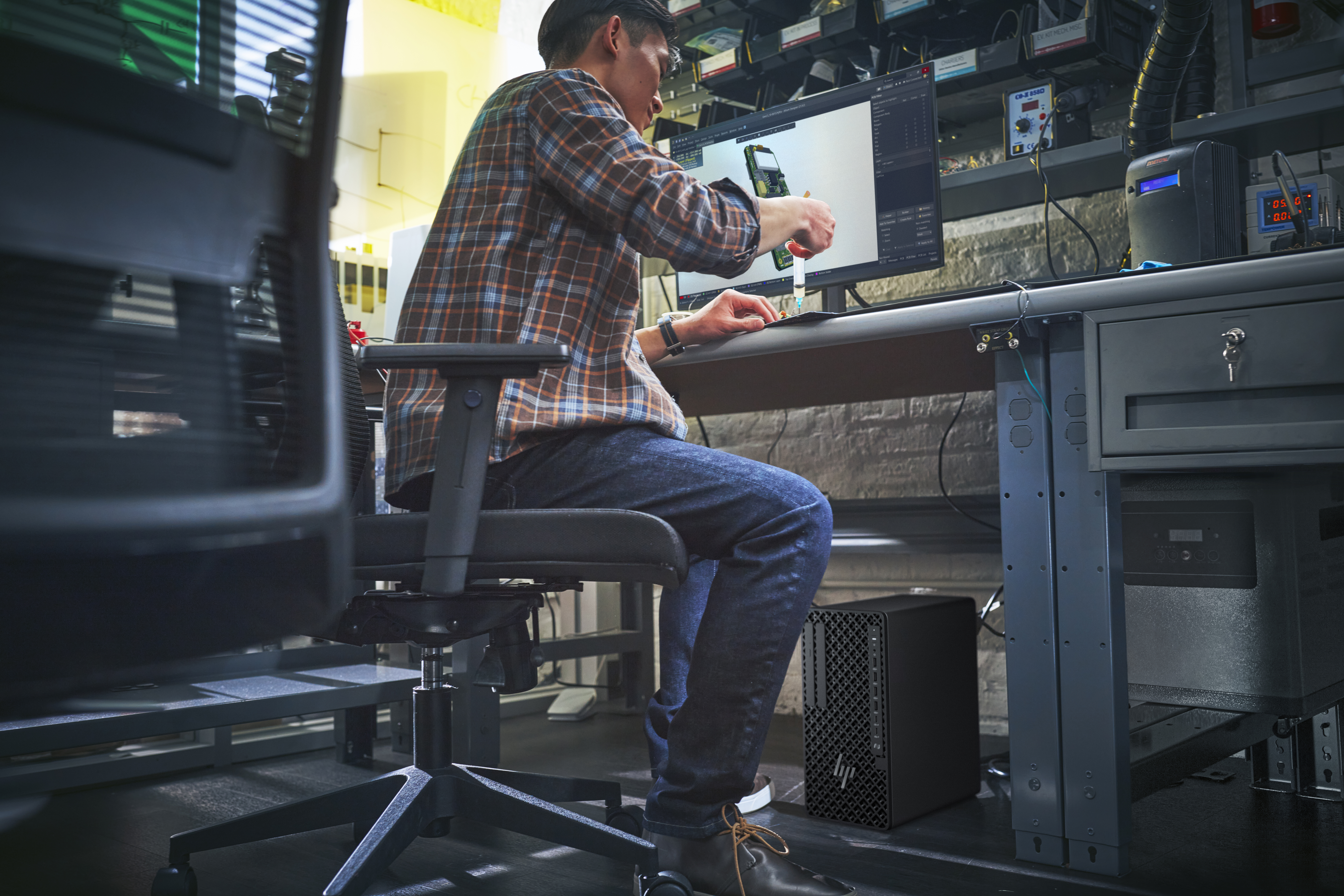 HP Z1 G1i Intel Core Ultra 7 265 16Go 512To SSD NVIDIA RTX A400 4Go W11P 3/3/3 Smartbuy