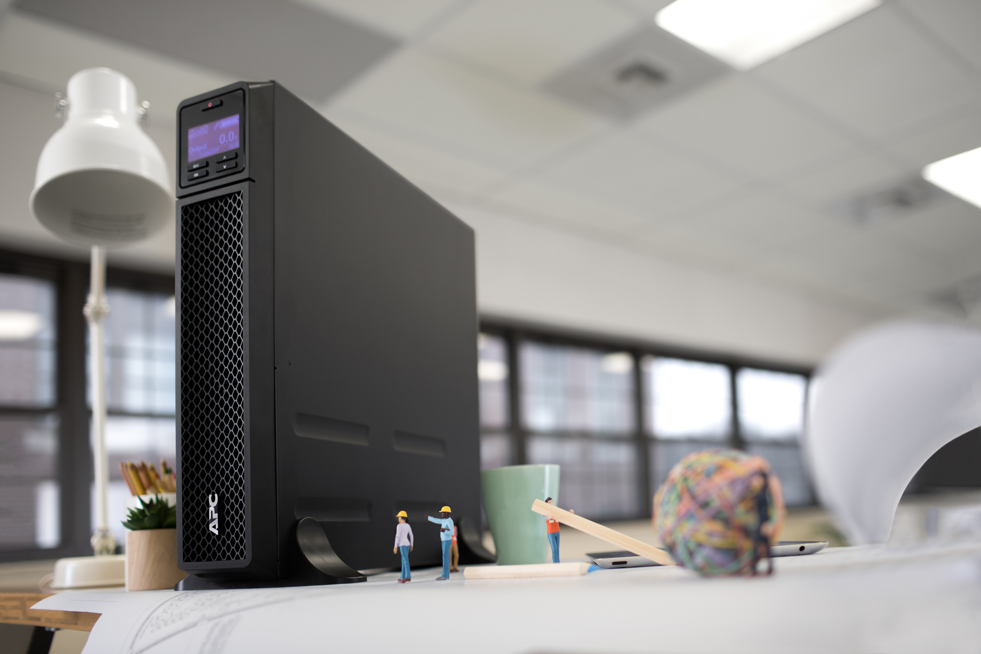 APC Smart-UPS SRT 3000VA Tower 230V