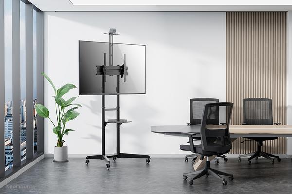 NEOMOUNTS FL50-550BL1 Support au sol mobile pour écran 37-70p - étagère multimédia et support caméra inclus