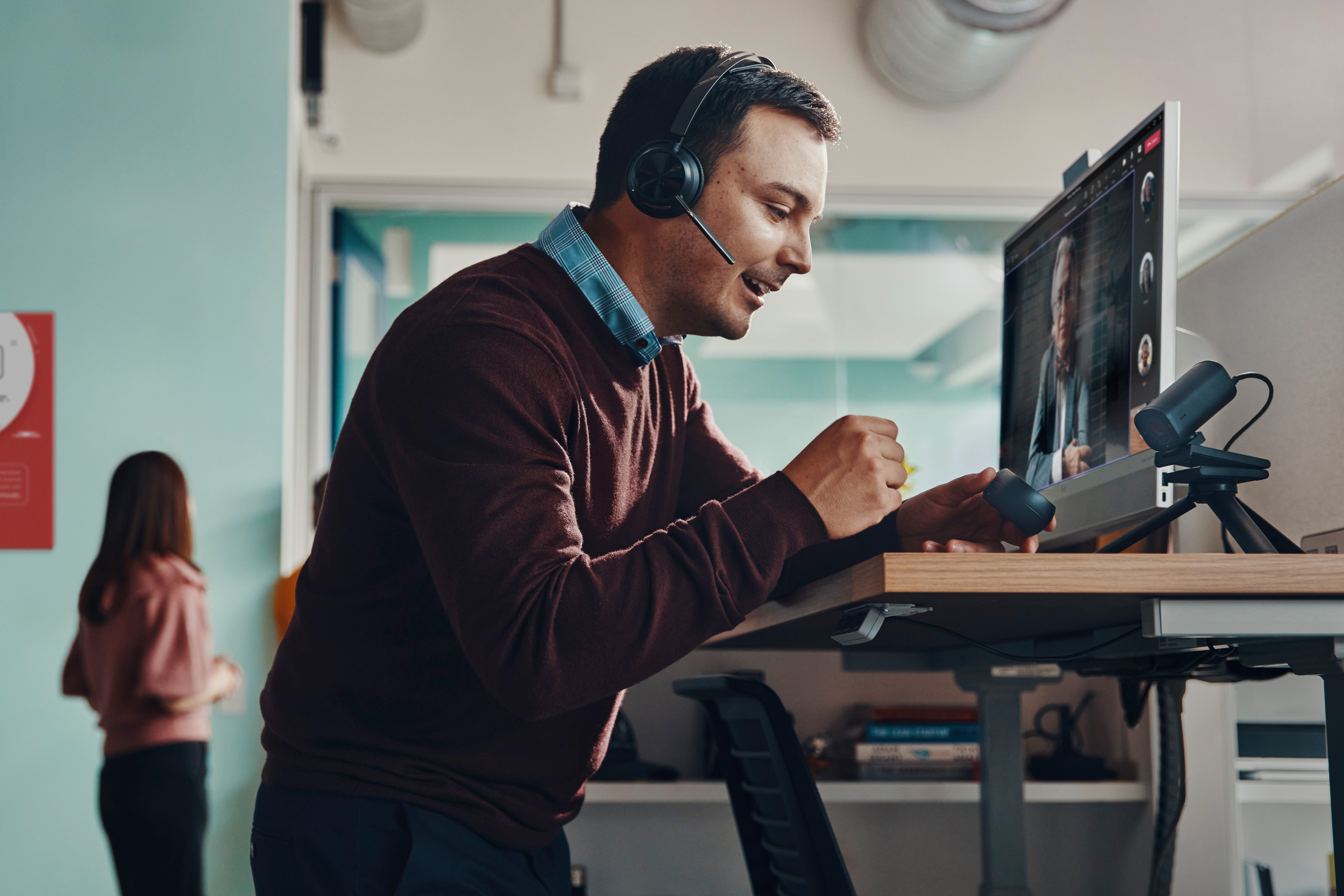 HP Poly Micro-casque Poly Voyager Focus 2 USB-C-C + adaptateur USB-C/A + base de chargement
