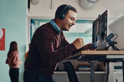 HP Poly Micro-casque Poly Voyager Focus 2 USB-C-C + adaptateur USB-C/A + base de chargement