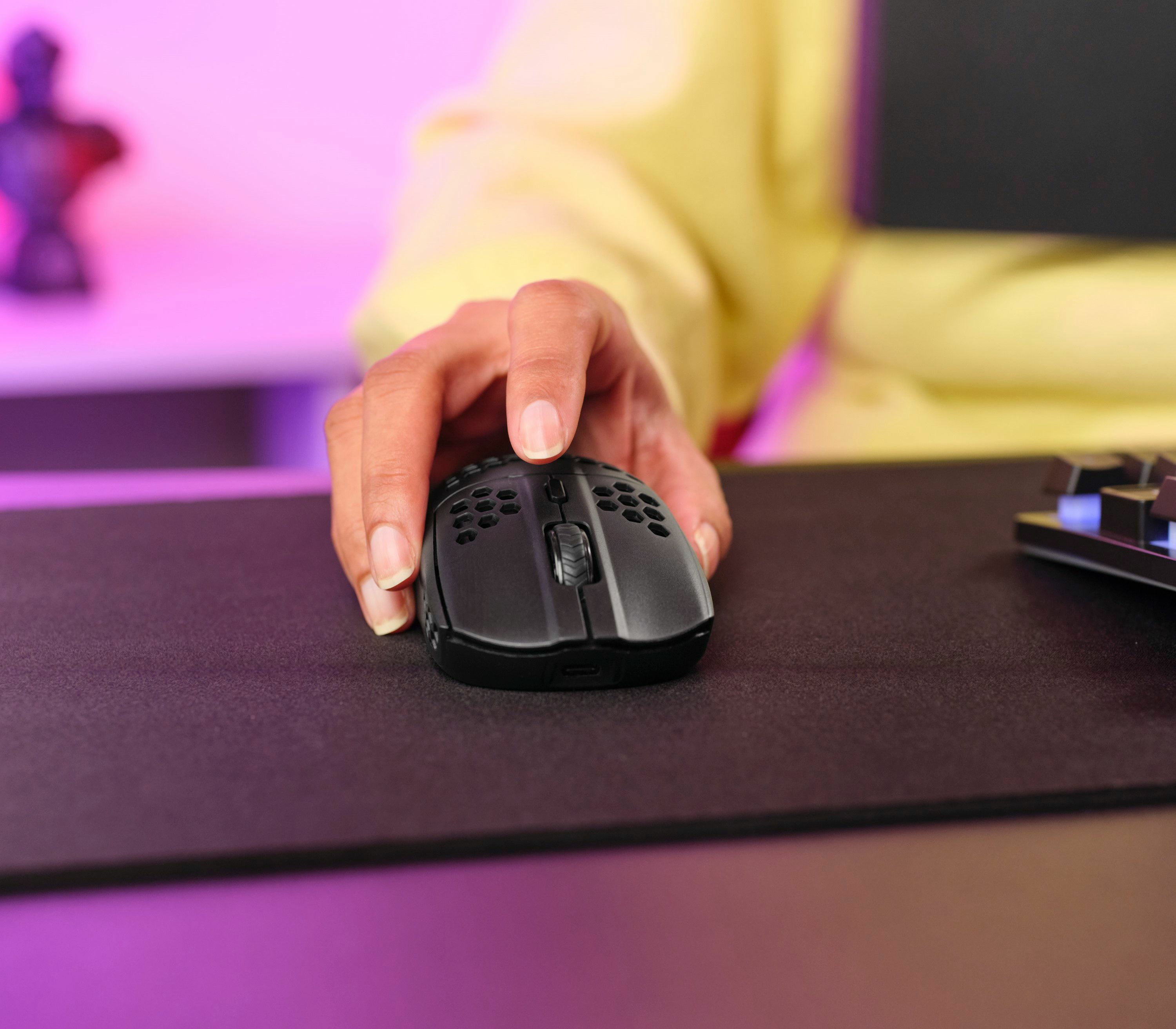 TRUST Gaming Helox Ultra-Light Wireless Gaming Mouse Black