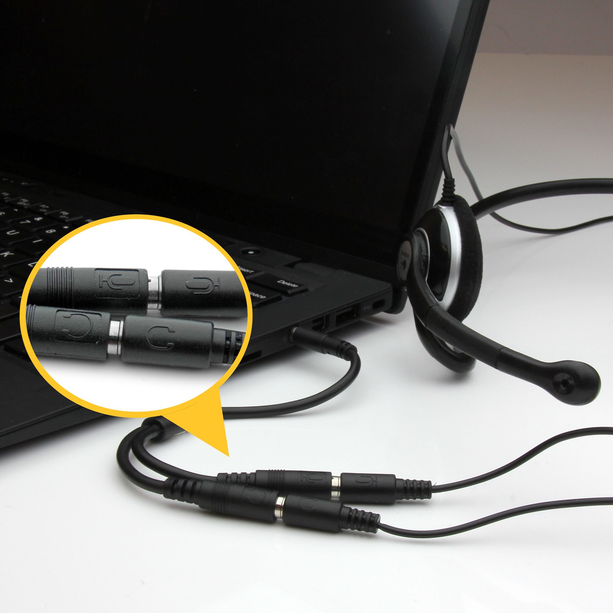 StarTech.com Adaptateur casque avec prises écouteur / microphone séparées - Répartiteur de casque micro - mini jack 4 pôles mâle pour jack mini femelle - 20 cm - noir - pour P/N: DK30A2DH, DK30CHDDPPD, DK30CHDPPDUE, MST30C2HDPPD, USB3SMDOCK4K, USB3VDOCKD