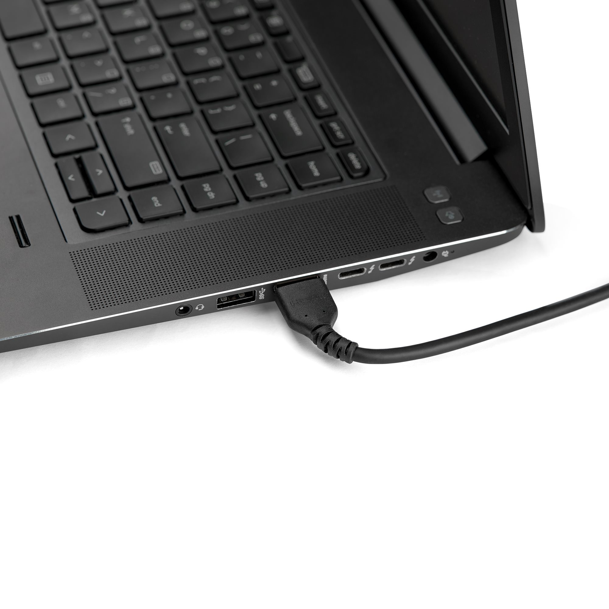 Ce câble HDMI haute vitesse avec Ethernet résiste aux exigences quotidiennes de connexion de vos appareils HDMI. Testé pour résister à l''usure d''une utilisation quotidienne, ce câble robuste convient aussi bien aux professionnels qu''aux particuliers.Co