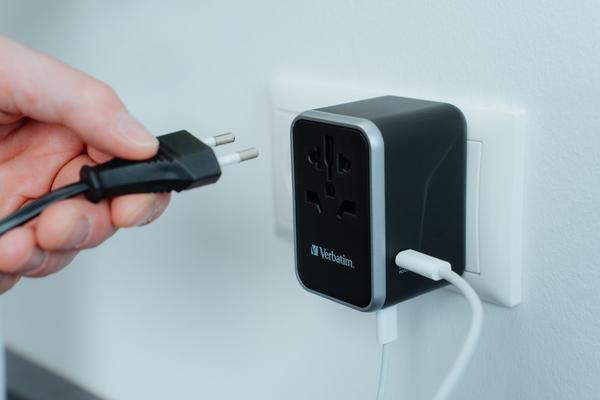 Verbatim UTA-04 - Adaptateur secteur - universel - 61 Watt - 3 A - QC 3.0, PD 3.0 - 5 connecteurs de sortie (2 x USB-C, 3 x USB Type A)