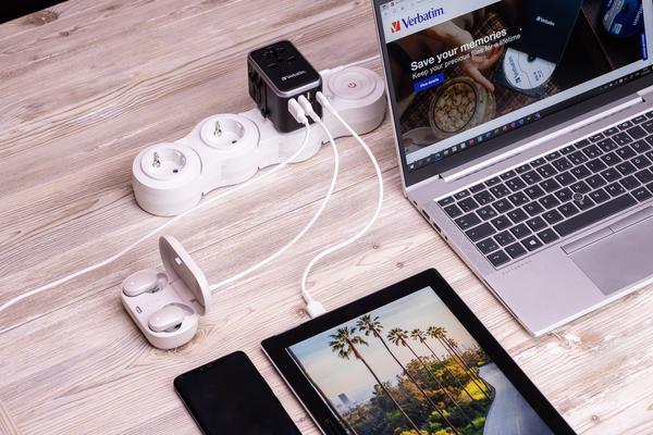 Verbatim UTA-04 - Adaptateur secteur - universel - 61 Watt - 3 A - QC 3.0, PD 3.0 - 5 connecteurs de sortie (2 x USB-C, 3 x USB Type A)