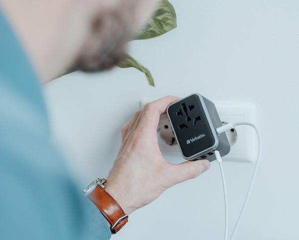 Verbatim UTA-04 - Adaptateur secteur - universel - 61 Watt - 3 A - QC 3.0, PD 3.0 - 5 connecteurs de sortie (2 x USB-C, 3 x USB Type A)