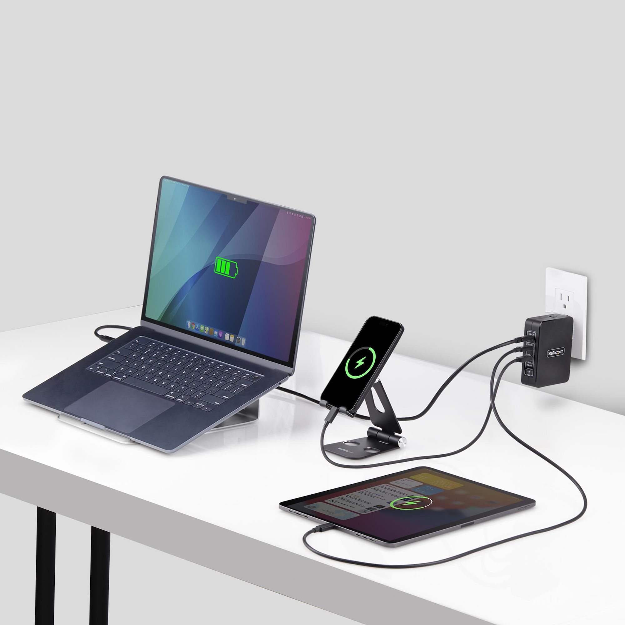 StarTech.com 140W USB-C Wall Charger, USB-C/USB-A, PD GaN Power Adapter - Adaptateur secteur - technologie GaN - 140 Watt - 5 A - Power Delivery 3.1 - 4 connecteurs de sortie (USB, 3 x USB-C) - noir