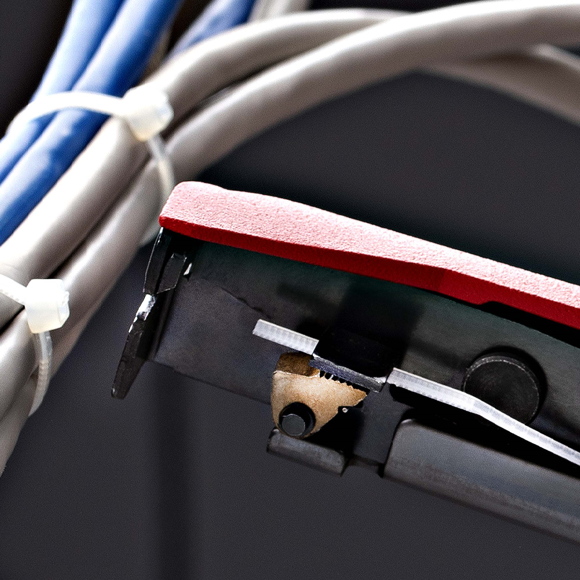 StarTech.com Nylon Cable Tie Gun, Zip Tie Tightener/Install Tool, TAA - Outil d'installation d'attache-câble - noir et rouge - Conformité TAA
