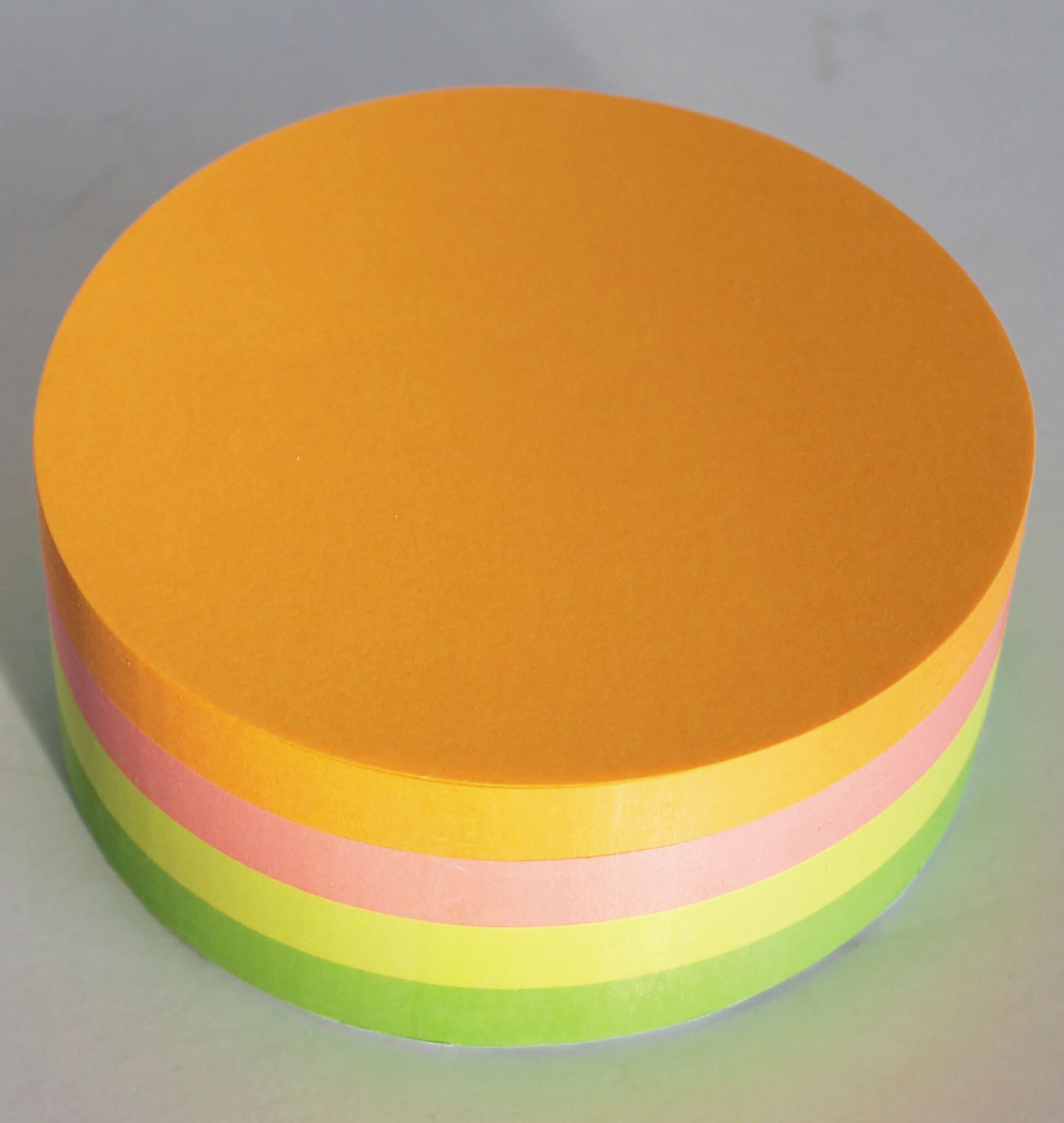 1 Bloc cube FIDUCIAL 320 feuilles Ø 7 cm couleurs assorties