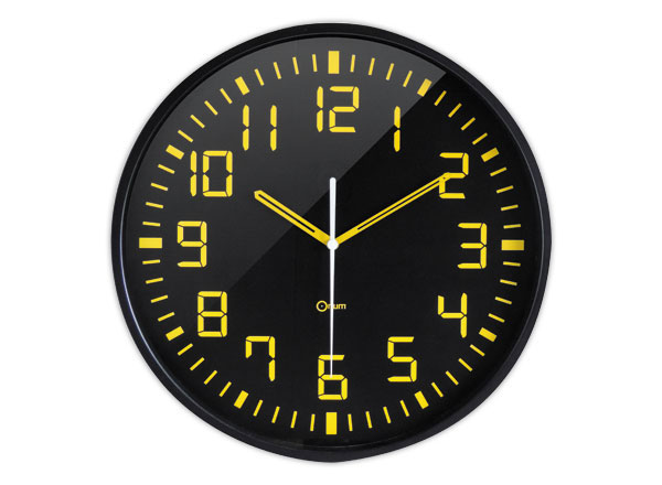 1 Horloge analogique avec cadran noir etchiffres jaunes