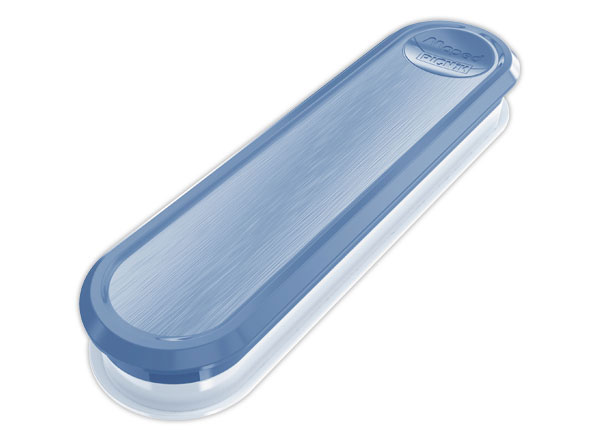 1 Boîte plastique contenant fourchette, couteau et petite cuillère. Bleu