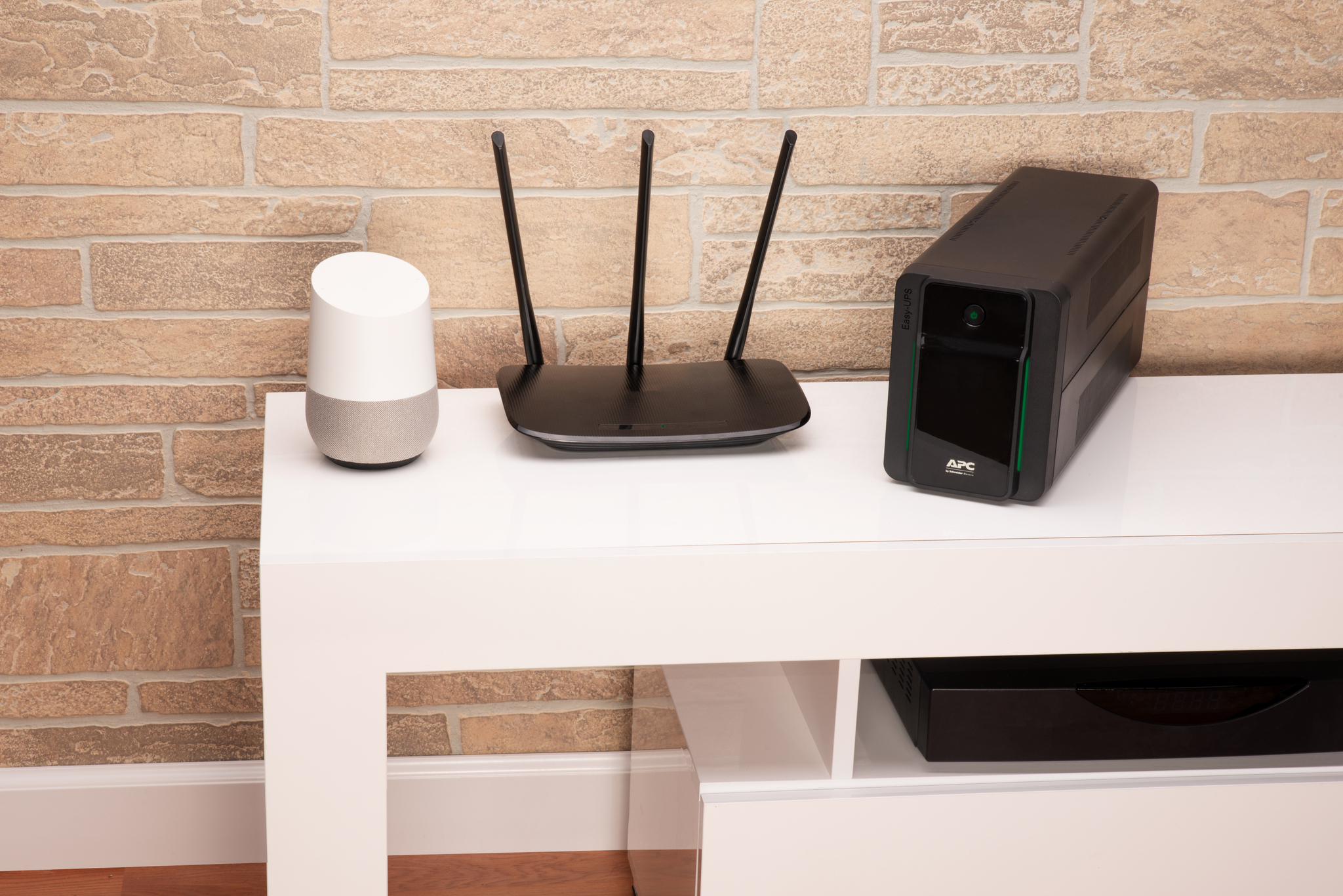 APC Easy UPS BVX Series BVX700LI - Onduleur - CA 220-240 V - 360 Watt - 700 VA - 7 Ah - connecteurs de sortie : 4