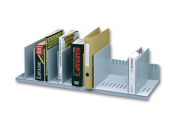 1 Trieur vertical à 10 séparateurs amovibles, largeur 92 cm