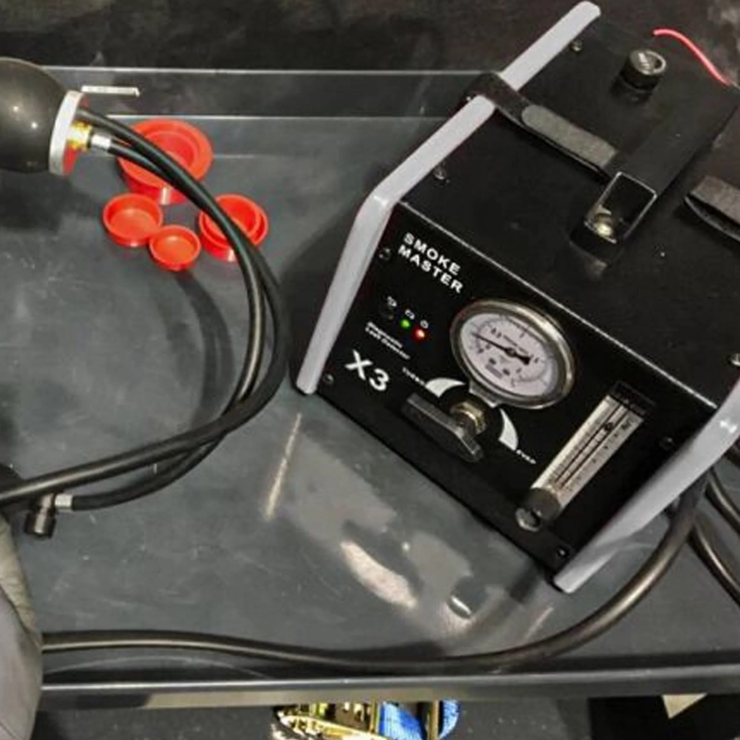 CONTROLEUR DE FUITE PAR FUMEE