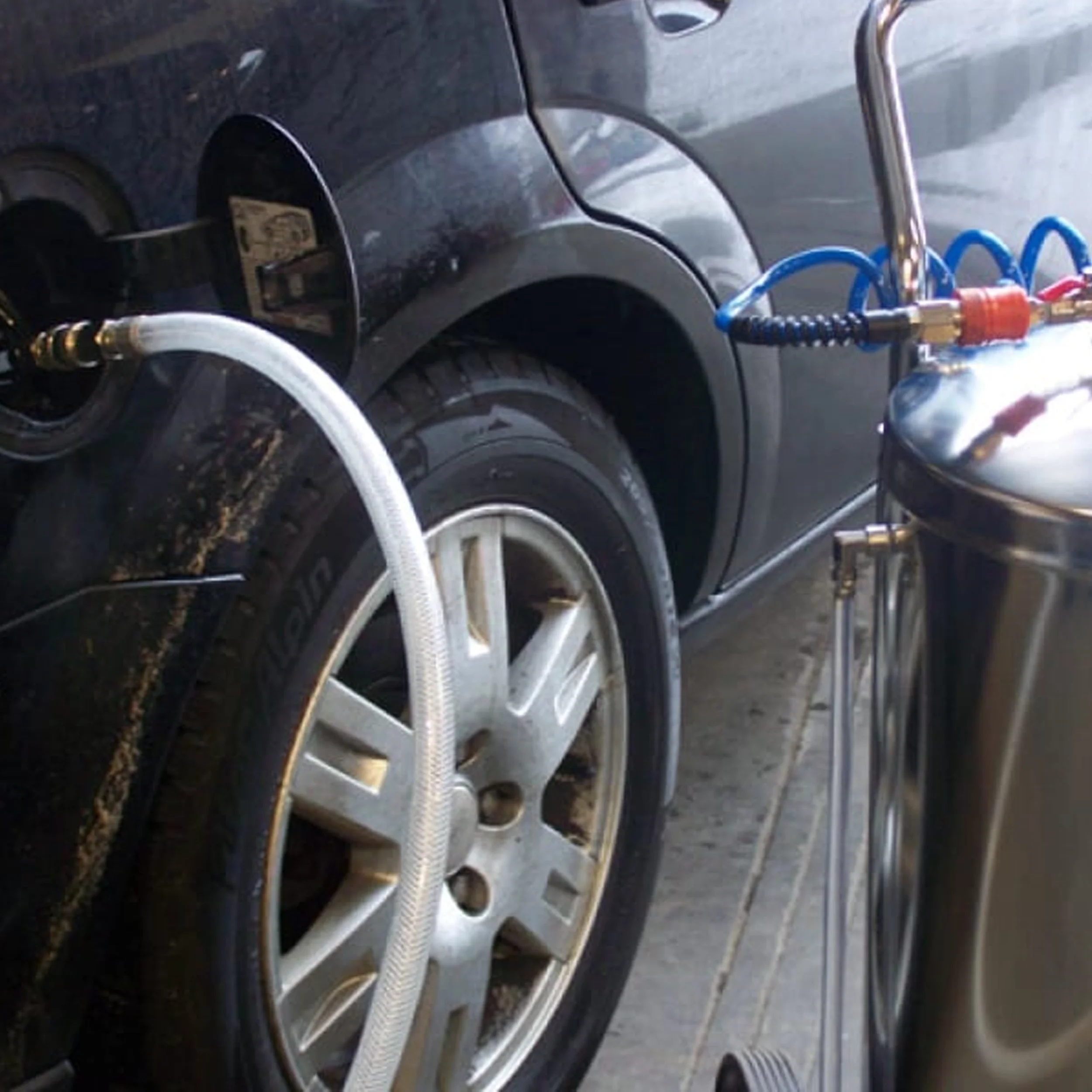 VIDANGEUR DE RESERVOIR DE CARBURANTS 