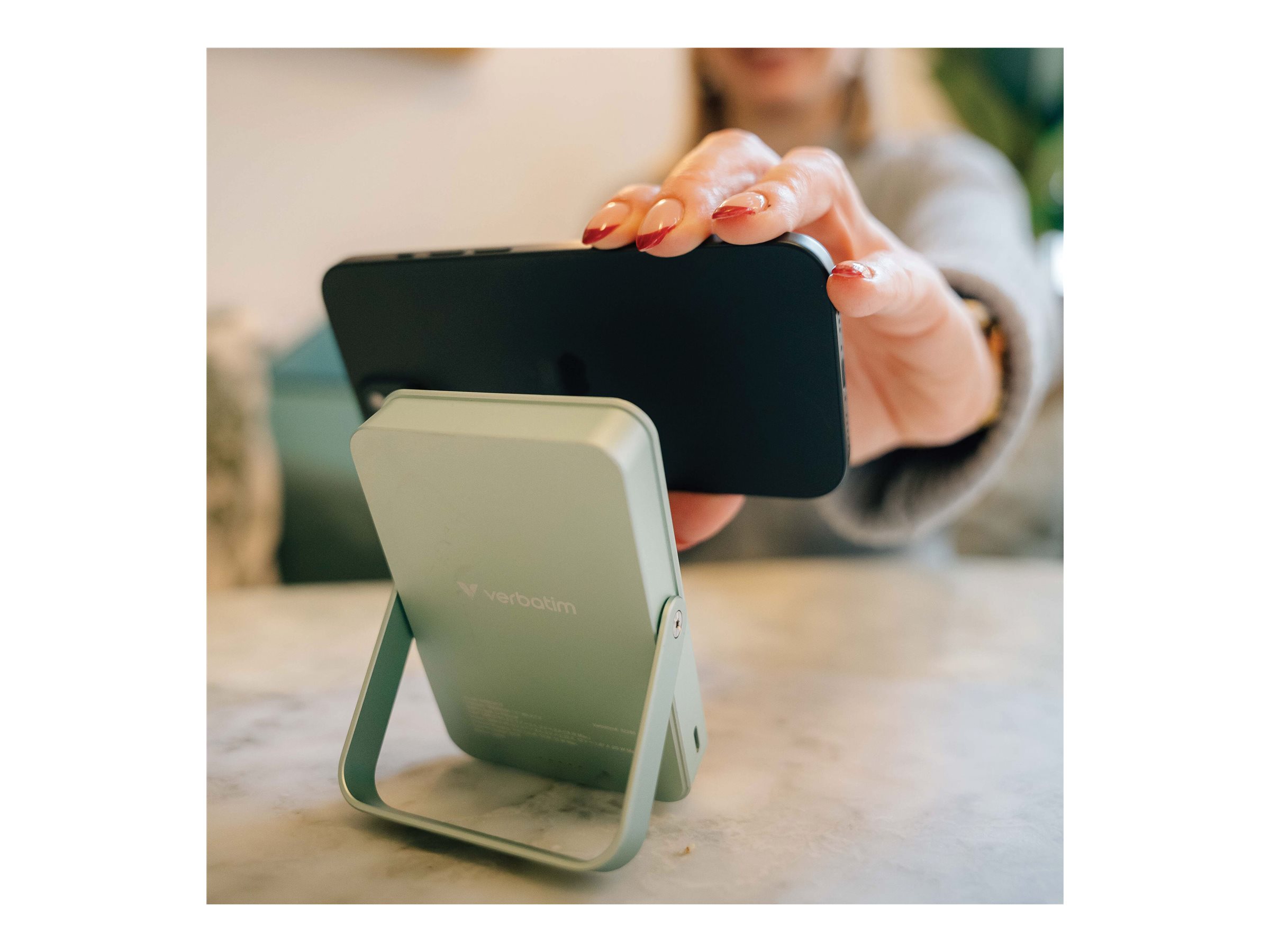 Verbatim Charge 'n' Go - Banque d'alimentation sans fil - magnétique, avec support - Li-pol - 10000 mAh - 20 Watt - 3 A - PD (24 pin USB-C) - vert