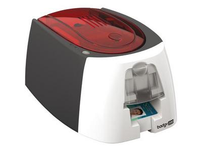 Badgy - Solution Badgy200 - 1 imprimante à carte Badgy200 (couleur et monochrome. Sublimation transfert thermique. USB 2.0) - 1 cassette ruban d'impression couleur (100 impression)- 100 cartes PVC - format CR-80 (85.6 x 54 mm) épaisseur 0,76mm- 1 Licence