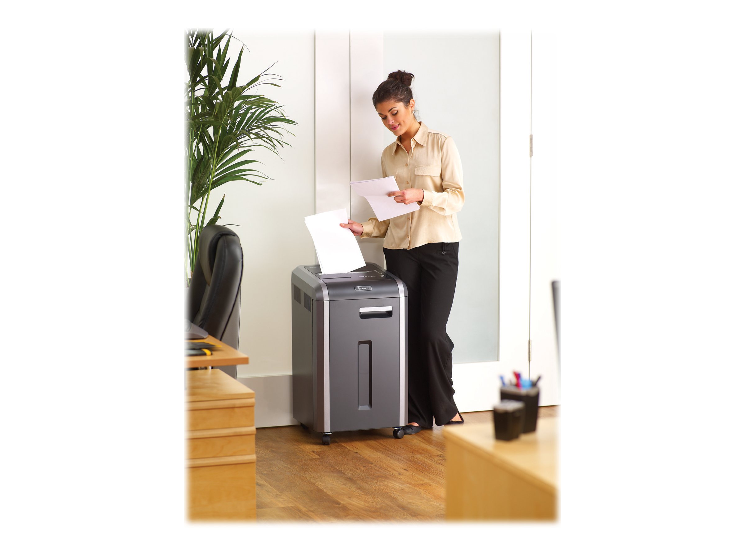 1 Destructeur collectif FELLOWES 225i 60L coupe droite 20 feuilles