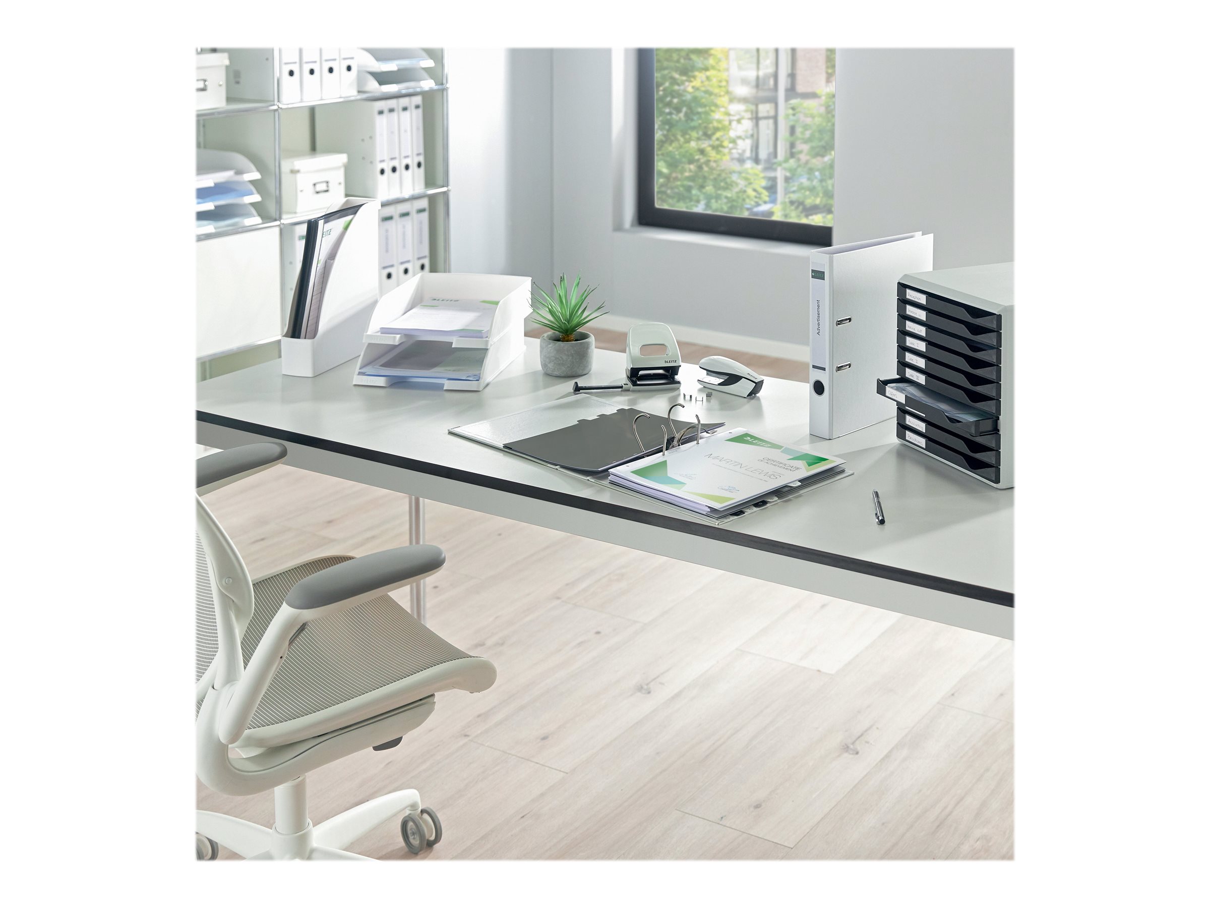 1 Classeur à levier LEITZ 180° - Dos 8 cm- Blanc